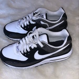 Black and white Nike air max’s